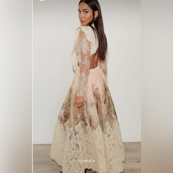 🌸AVAILABLE FOR HIRE🌸 Runway Luminosity Lyrical Corded Lace Gown - Picture 9 of 16